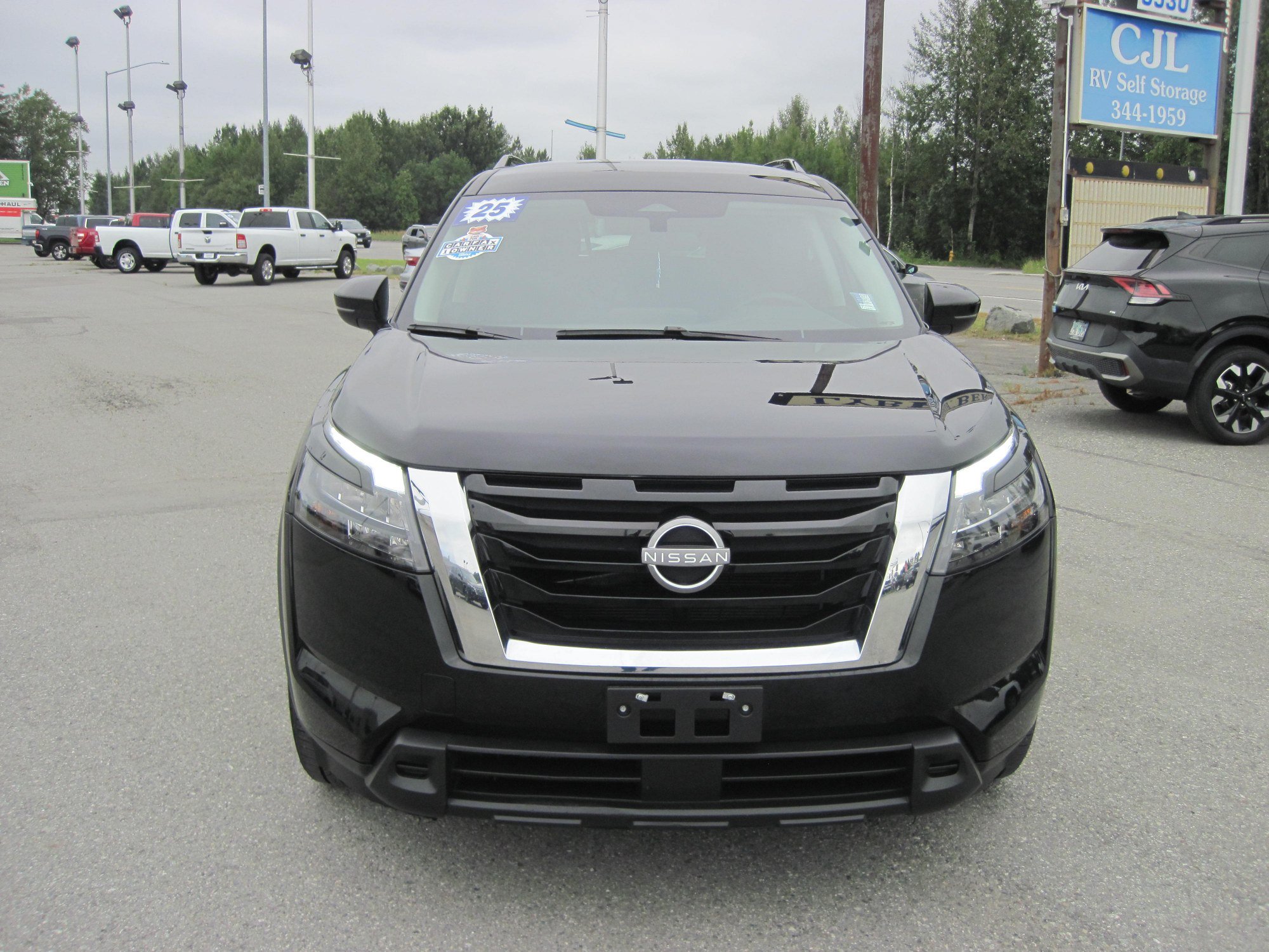 Used 2025 Nissan Pathfinder SV AWD/4WD image 2