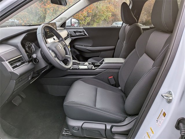 New 2025 Mitsubishi Outlander ES image 14