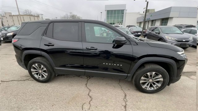 Used 2025 Chevrolet Equinox LT image 3