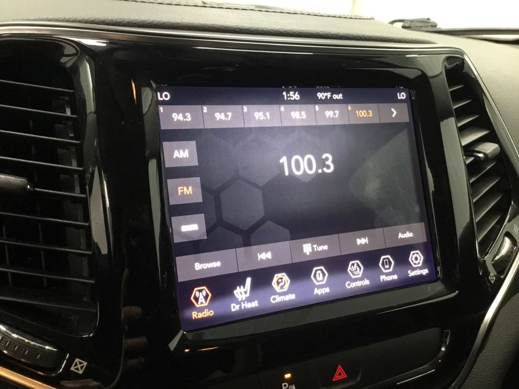 Used 2019 Jeep Cherokee Limited AWD/4WD image 17
