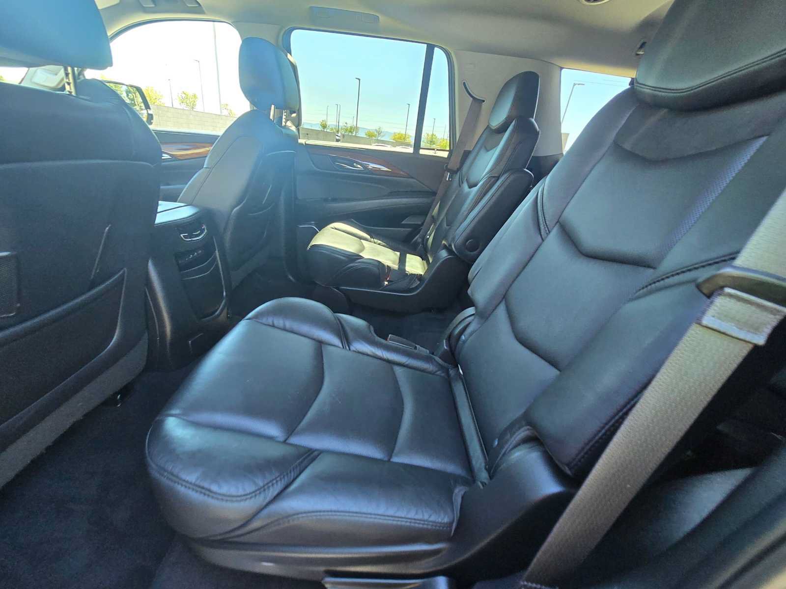 Used 2017 Cadillac Escalade Premium Luxury AWD/4WD image 18