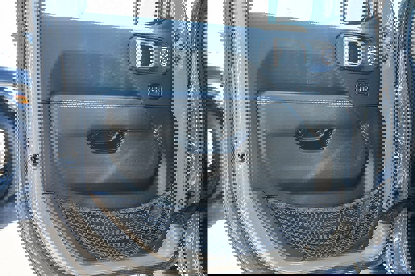 Used 2023 Jeep Wrangler Sahara w/ Safety Group image 18