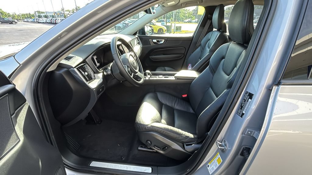 Certified 2025 Volvo XC60 B5 Plus AWD/4WD image 24