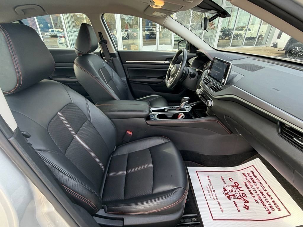 Used 2024 Nissan Altima 2.5 SR image 11