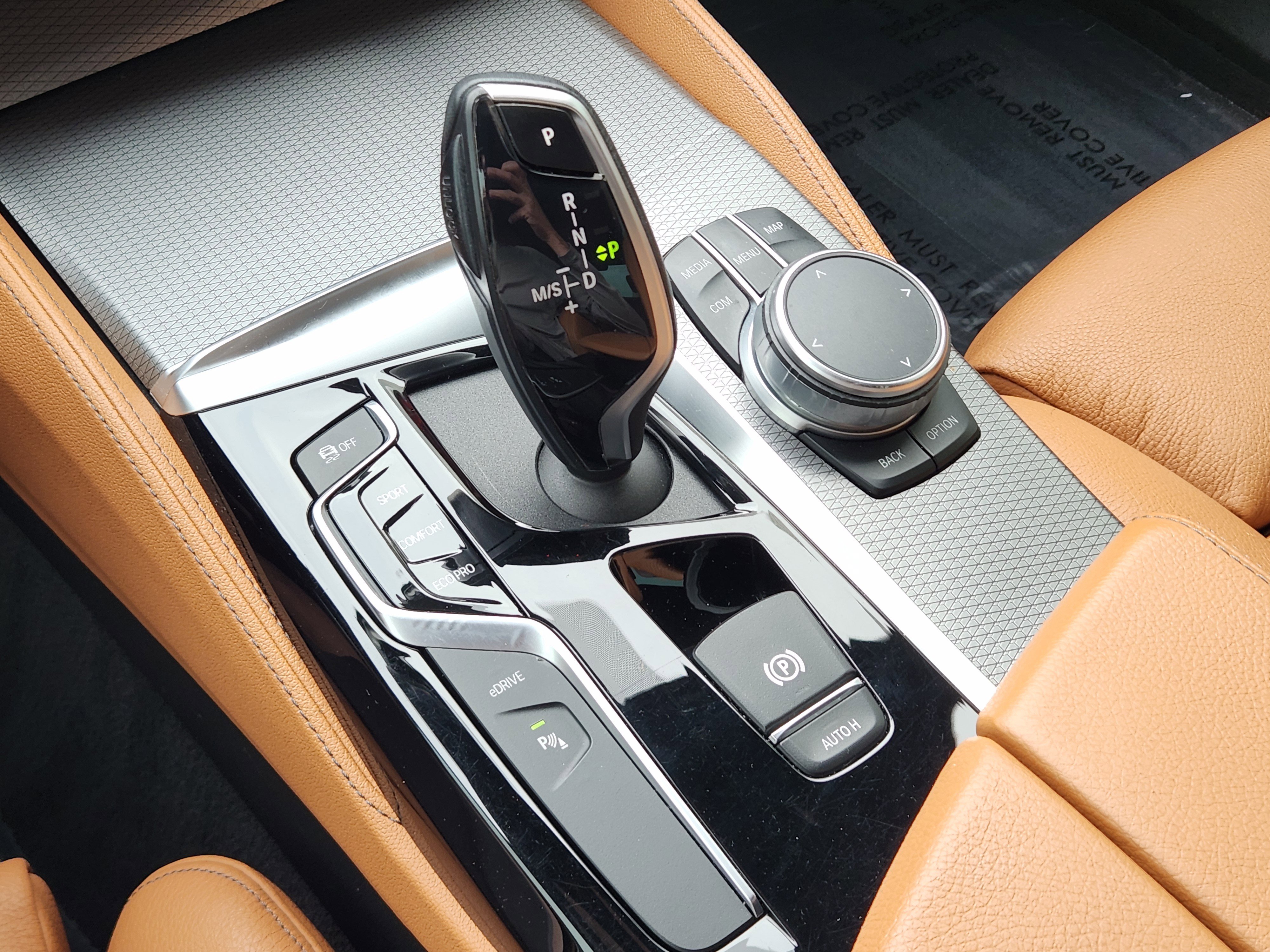 Used 2020 BMW 530e w/ M Sport Package image 22