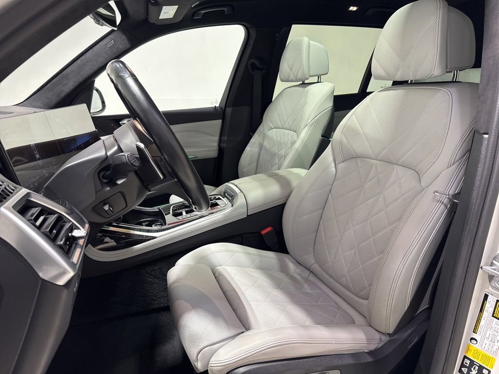 Used 2023 BMW X7 xDrive40i w/ M Sport Package image 11