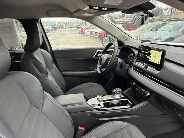 Used 2025 Mitsubishi Outlander SE image 31