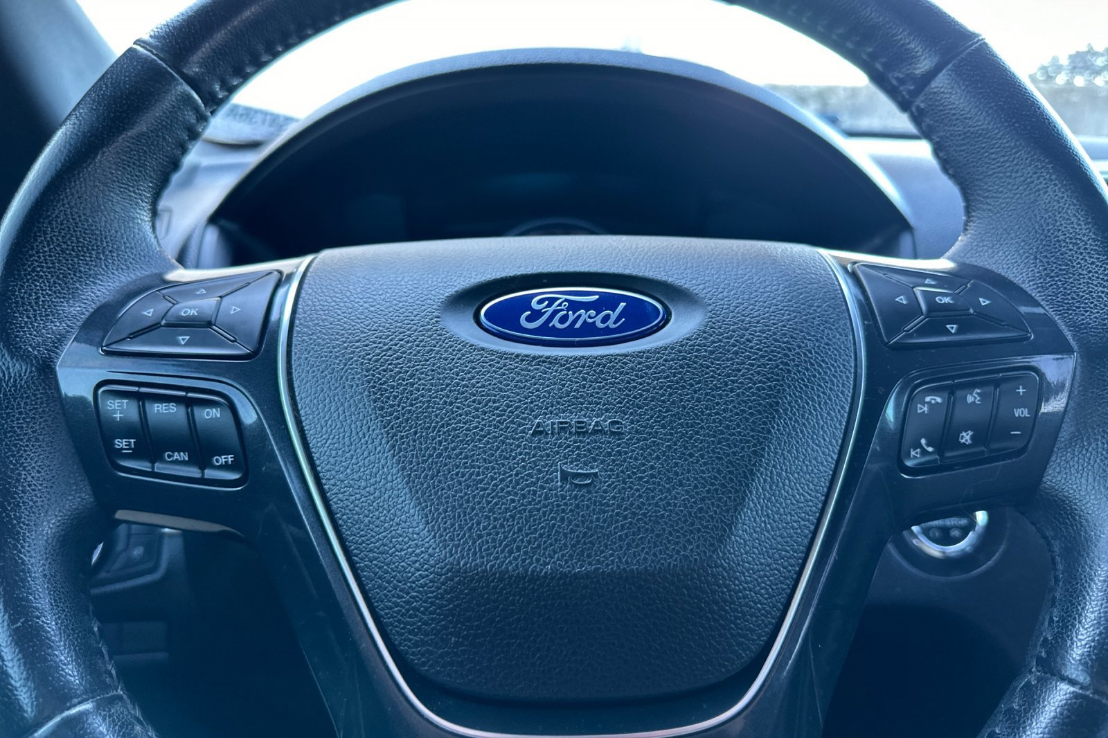 Used 2017 Ford Explorer Limited image 26