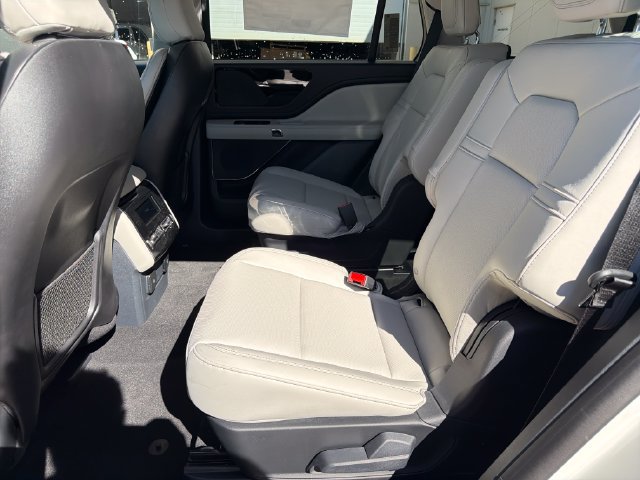 New 2027 Lincoln Aviator AWD image 15