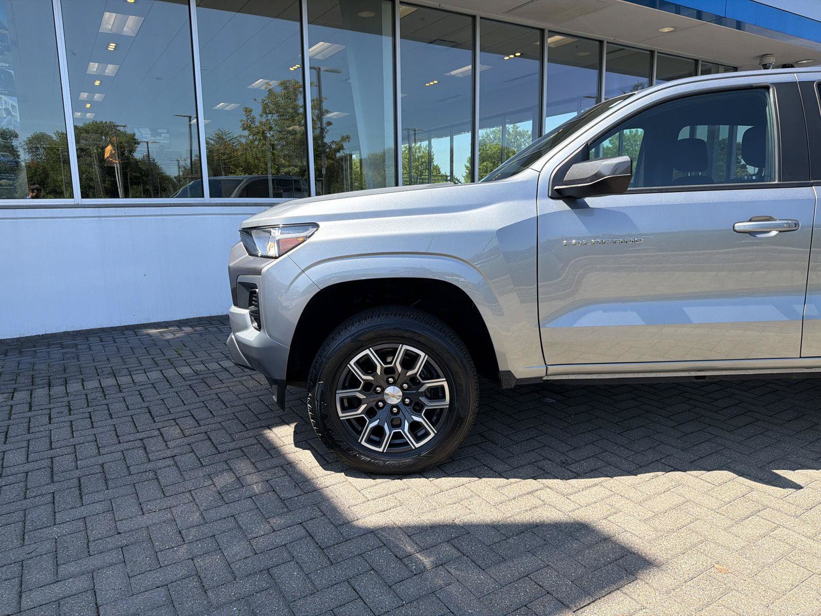 Used 2023 Chevrolet Colorado LT w/ LT Convenience Package II AWD/4WD image 9