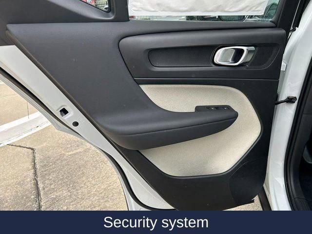 New 2025 Volvo XC40 B5 Ultra w/ Protection Package Premier image 23