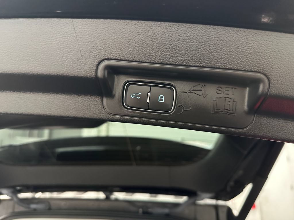 Used 2022 Ford Explorer XLT AWD/4WD image 37