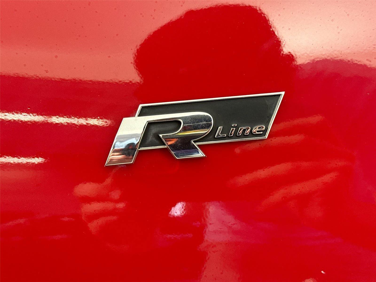 Used 2015 Volkswagen Beetle R-Line FWD image 9