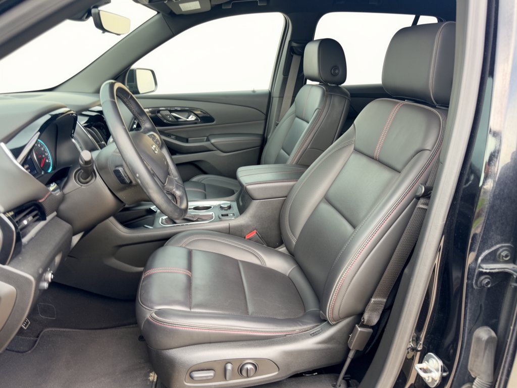 Used 2023 Chevrolet Traverse RS FWD image 5