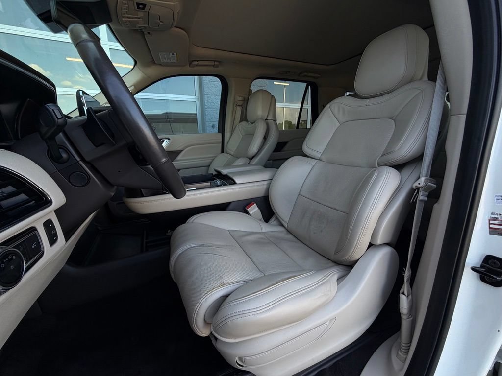 Used 2021 Lincoln Navigator L Reserve w/ Luxury Package RWD image 6