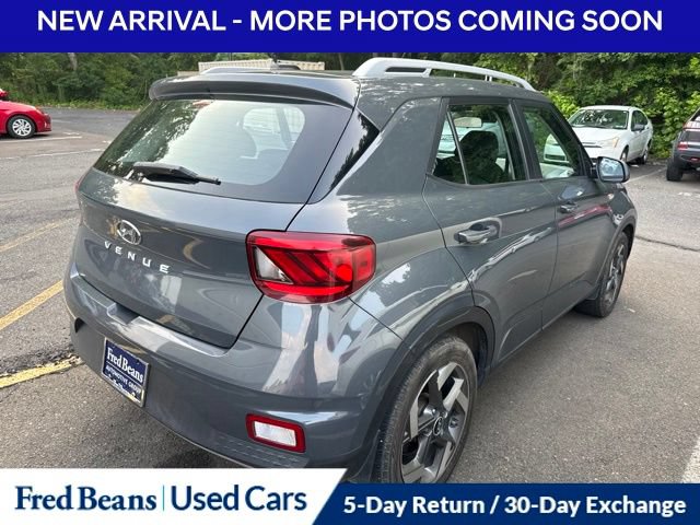 Certified 2023 Hyundai Venue SEL FWD image 4