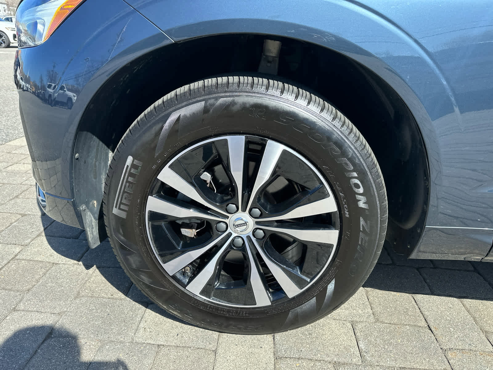 Certified 2024 Volvo XC60 B5 Core AWD/4WD image 5