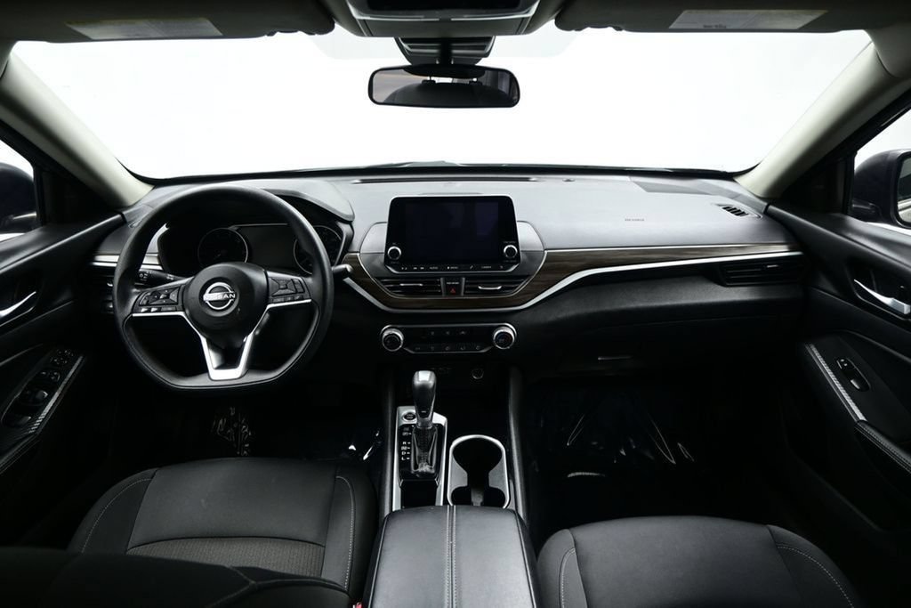 Used 2024 Nissan Altima 2.5 SV FWD image 10