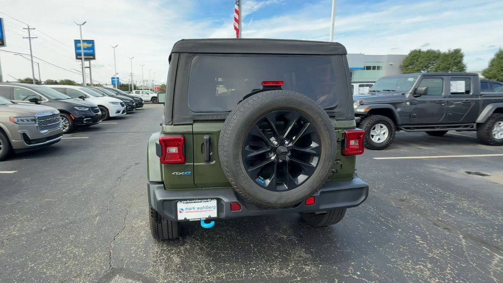 Used 2023 Jeep Wrangler Unlimited Sahara w/ Cold Weather Group AWD/4WD image 7