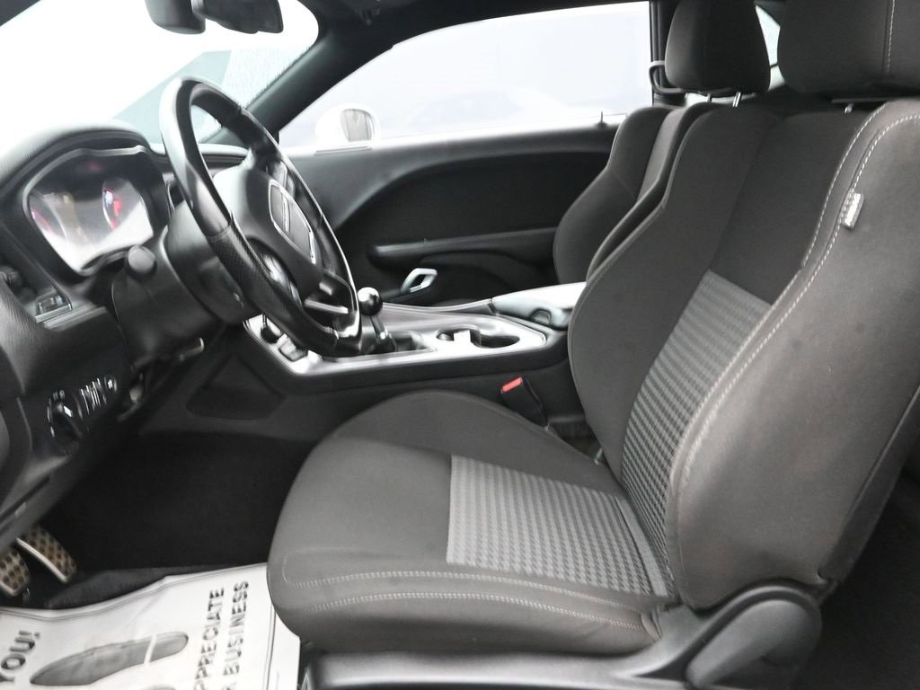 Used 2023 Dodge Challenger R/T w/ Performance Handling Group image 31