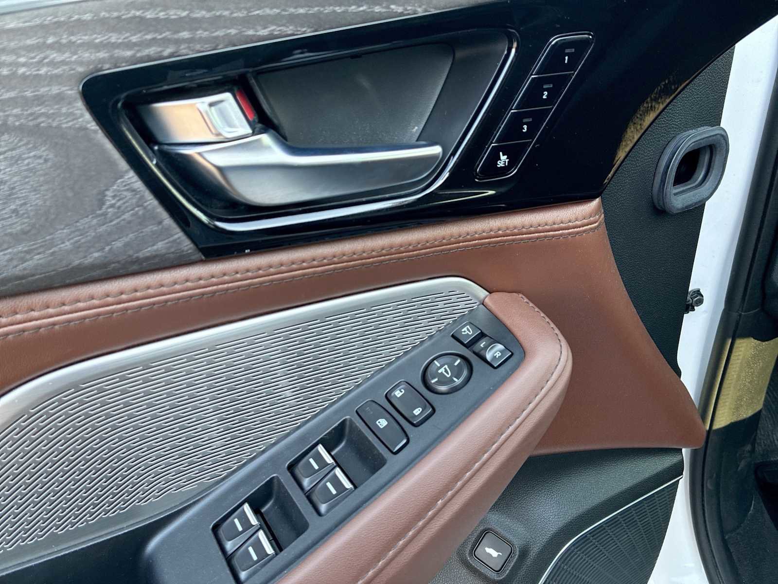 Used 2023 Acura MDX SH-AWD w/ Advance Package image 24