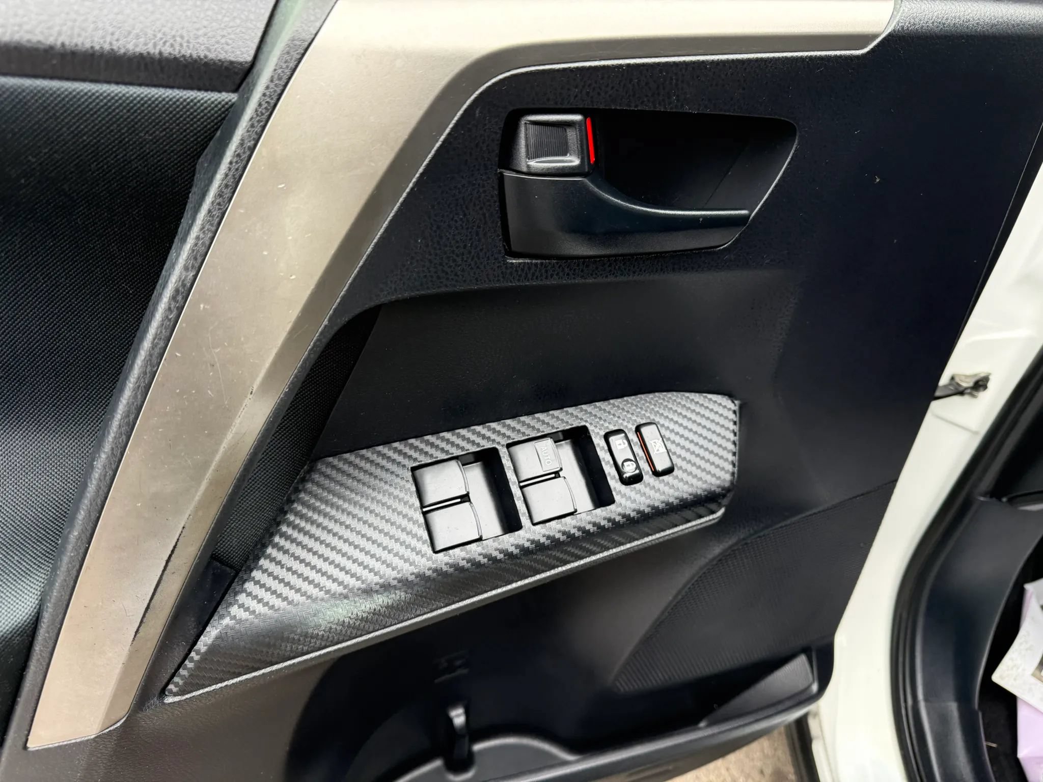 Used 2015 Toyota RAV4 LE AWD/4WD image 26