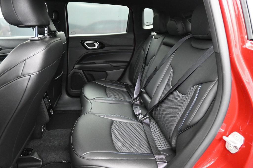 New 2026 Jeep Compass Latitude AWD/4WD image 19