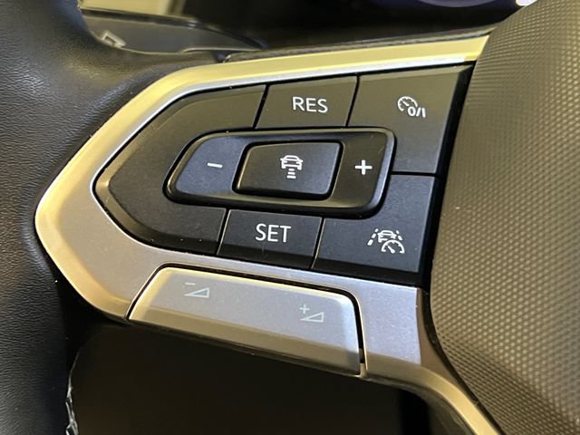 Certified 2024 Volkswagen Atlas Cross Sport SE FWD image 21