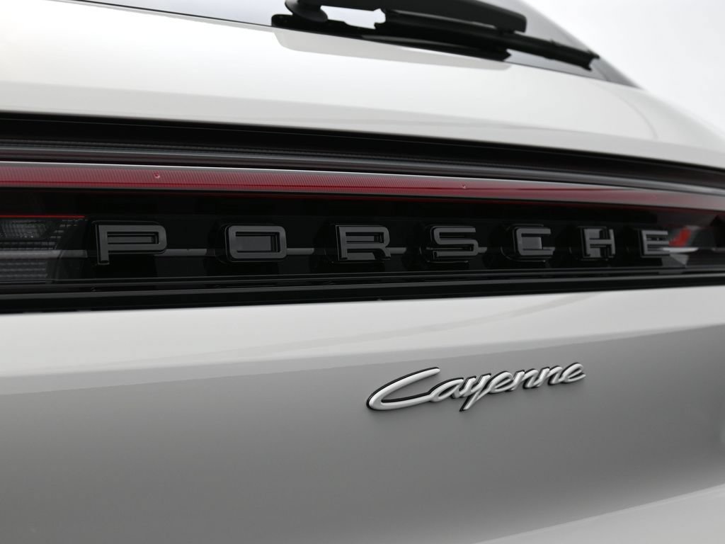 Certified 2026 Porsche Cayenne E-Hybrid AWD/4WD image 14