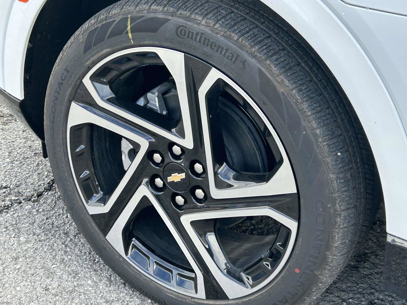 New 2026 Chevrolet Equinox EV LT image 9