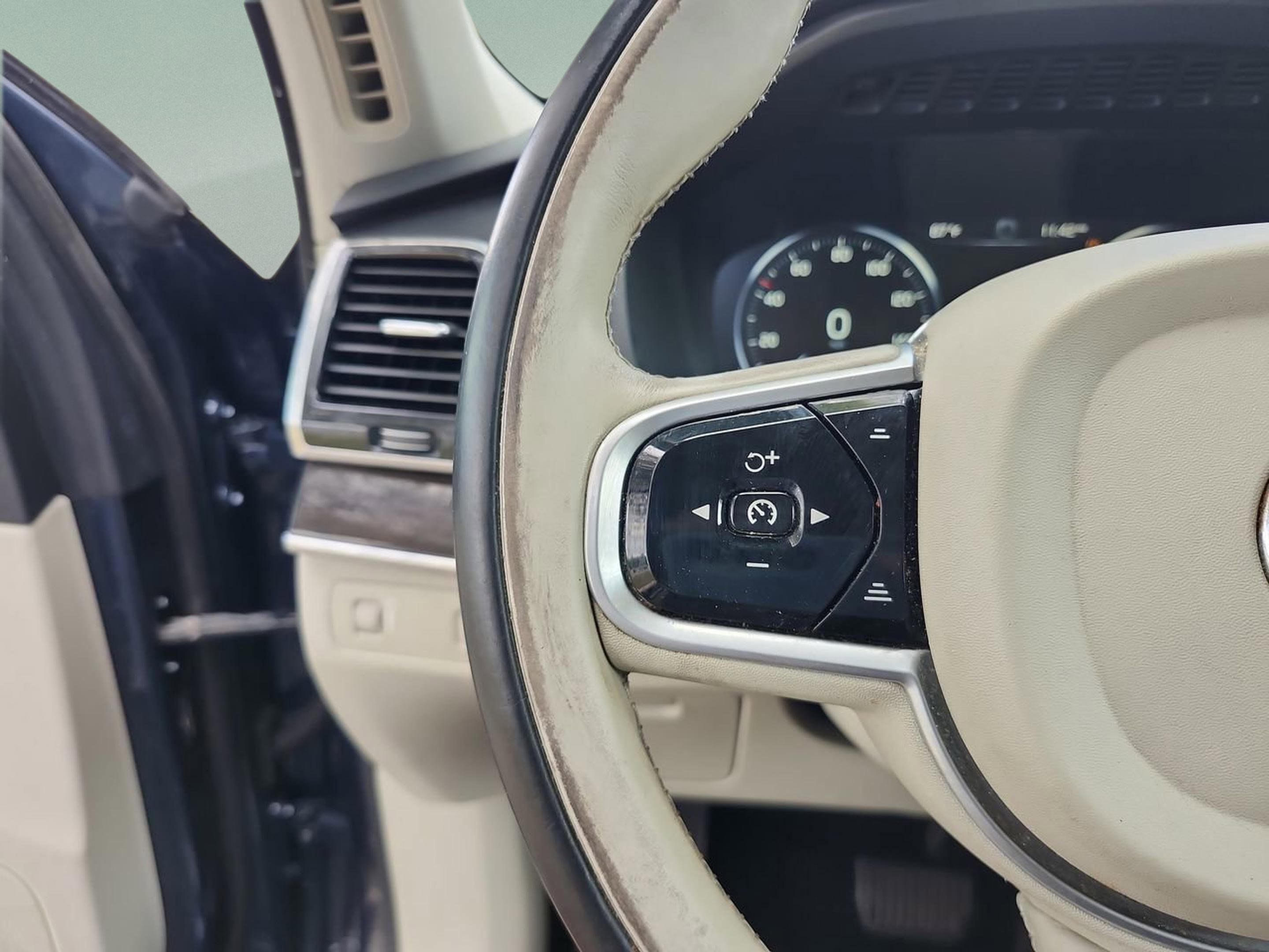 Used 2018 Volvo XC90 T5 Momentum w/ Convenience Package image 11