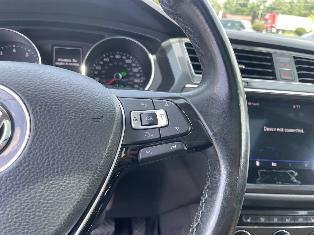 Used 2018 Volkswagen Tiguan SE w/ Panoramic Sunroof Package AWD/4WD image 18