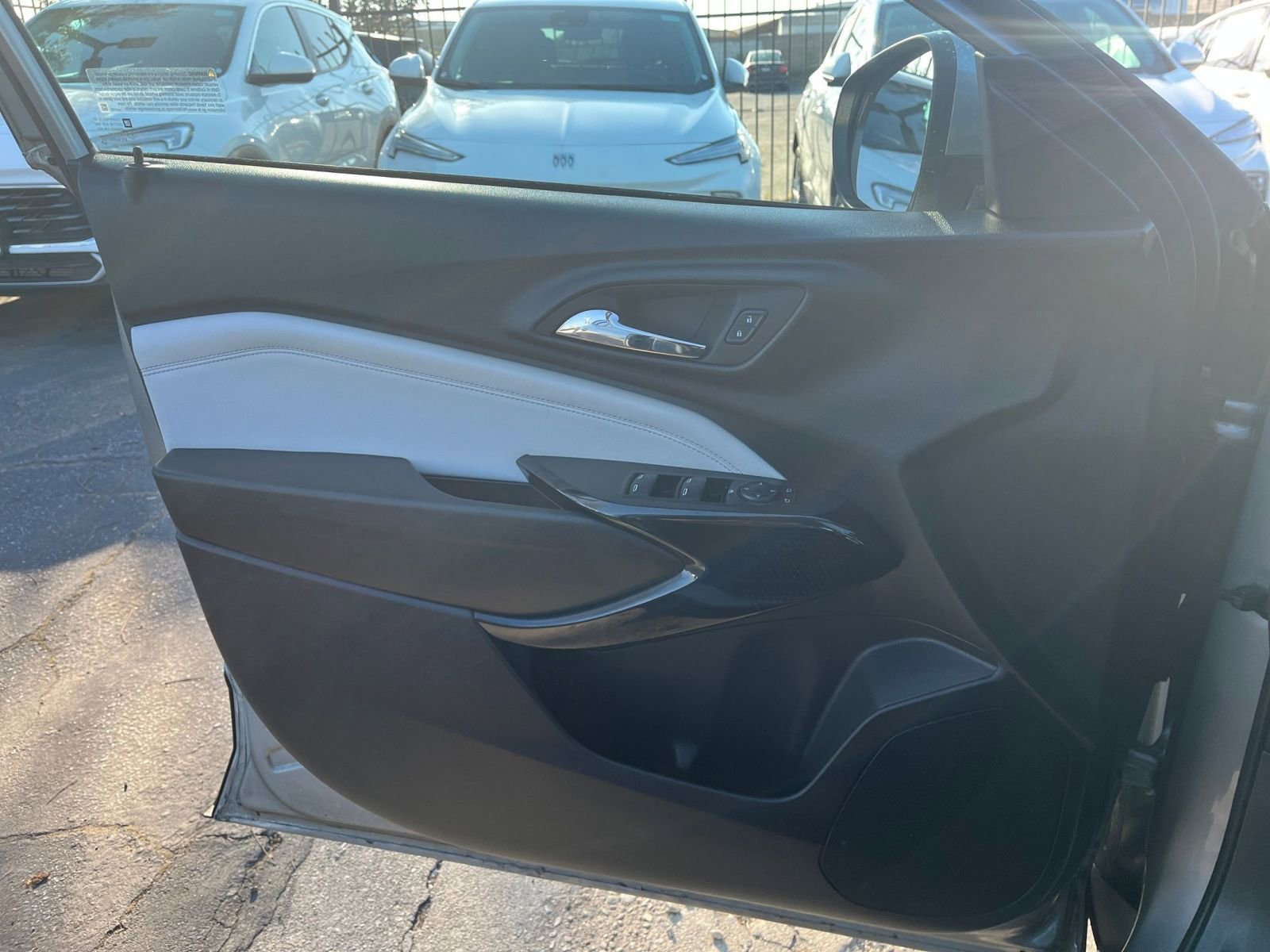 Used 2025 Chevrolet Trax LT w/ LT Convenience Package FWD image 18