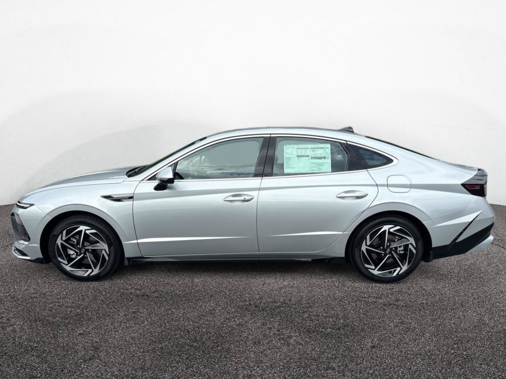 New 2026 Hyundai Sonata SEL FWD image 3