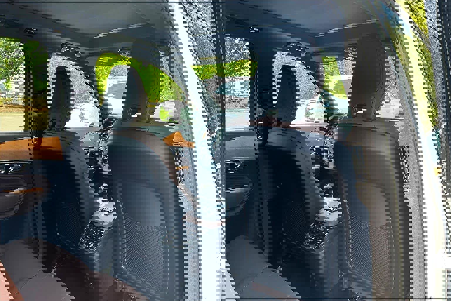 Used 2024 Volvo XC90 B6 Plus w/ Protection Package Premier image 20