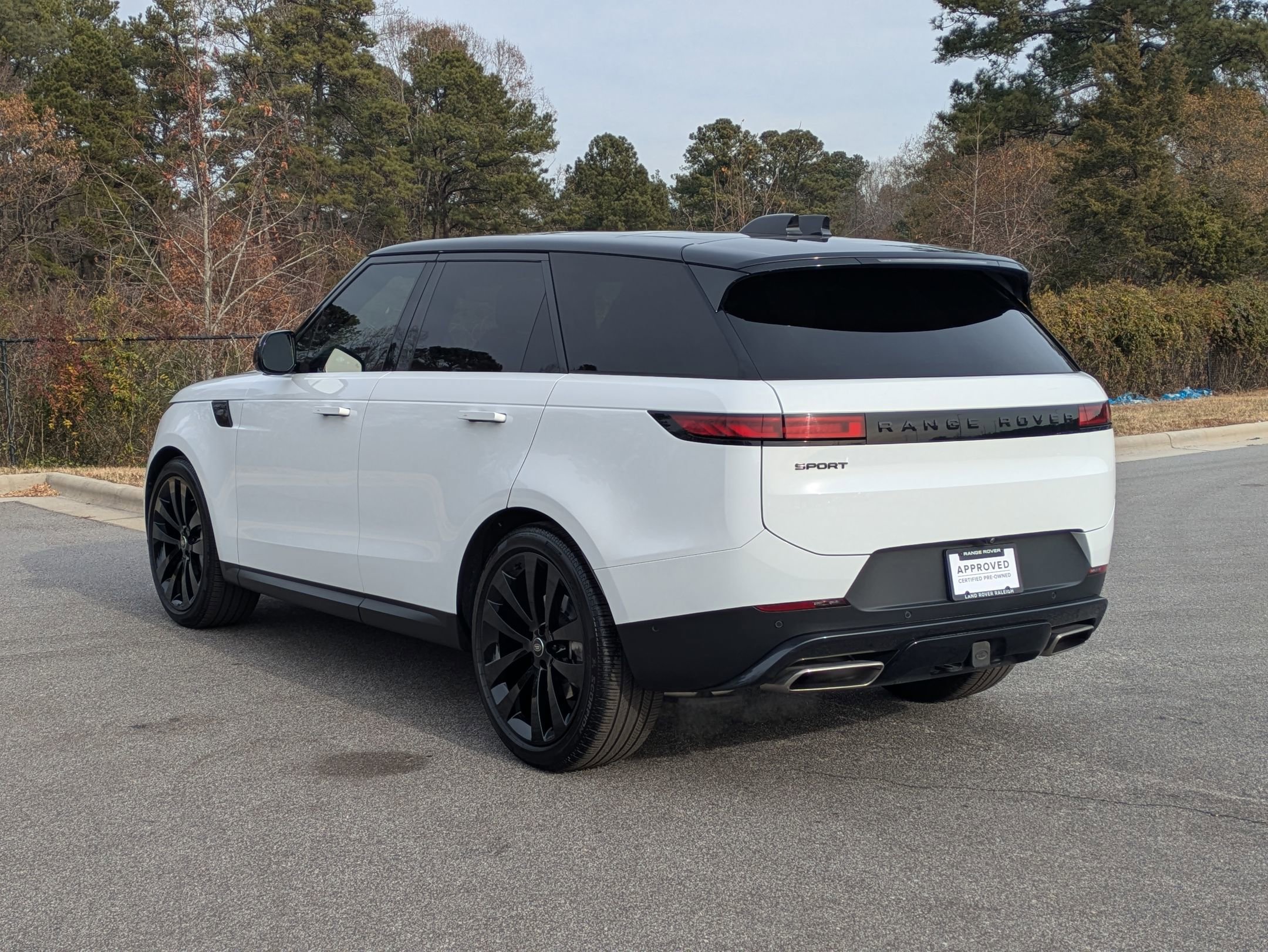 Used 2025 Land Rover Range Rover Sport SE image 7