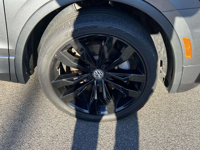 Certified 2021 Volkswagen Tiguan SE R-Line AWD/4WD image 9