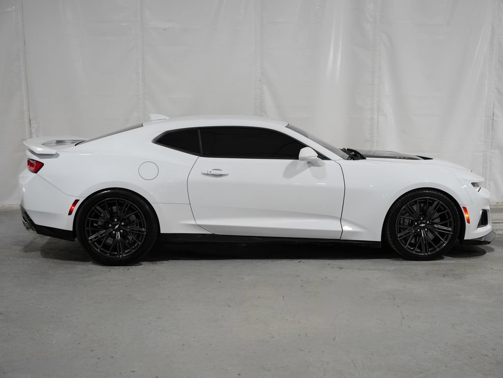 Used 2018 Chevrolet Camaro ZL1 RWD image 7