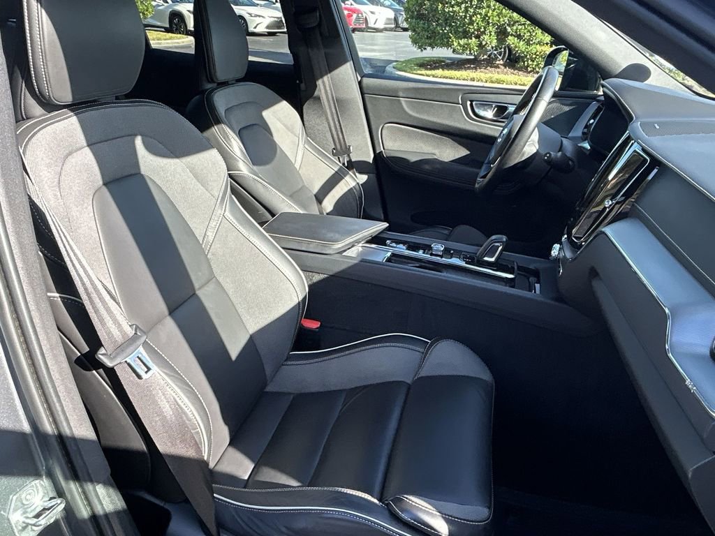 Used 2021 Volvo XC60 T8 R-Design w/ Advanced Package AWD/4WD image 16