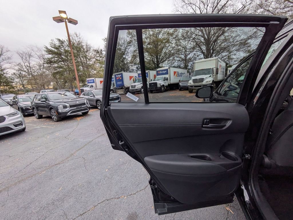 Used 2025 Toyota Corolla Cross LE image 24