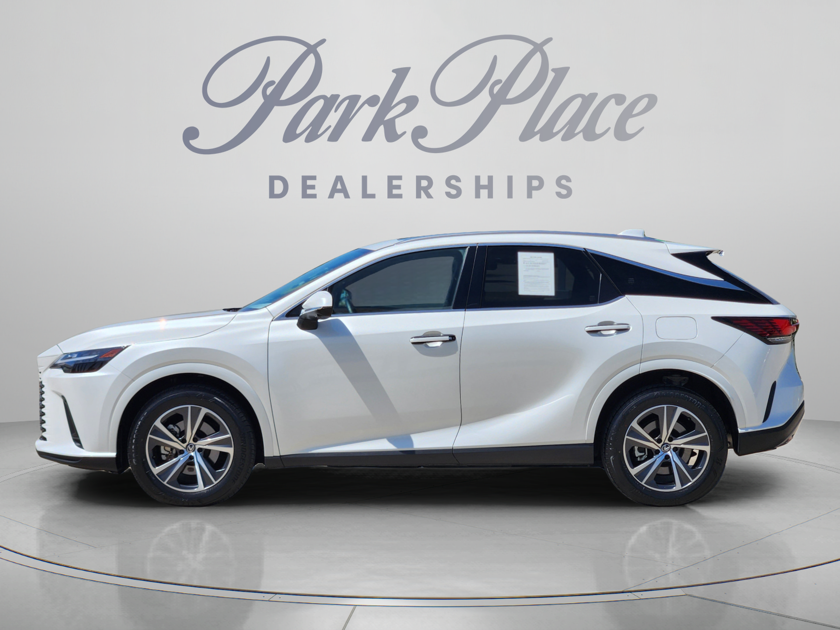 Used 2025 Lexus RX 350 Premium w/ Accessory Package (Z1) FWD image 2