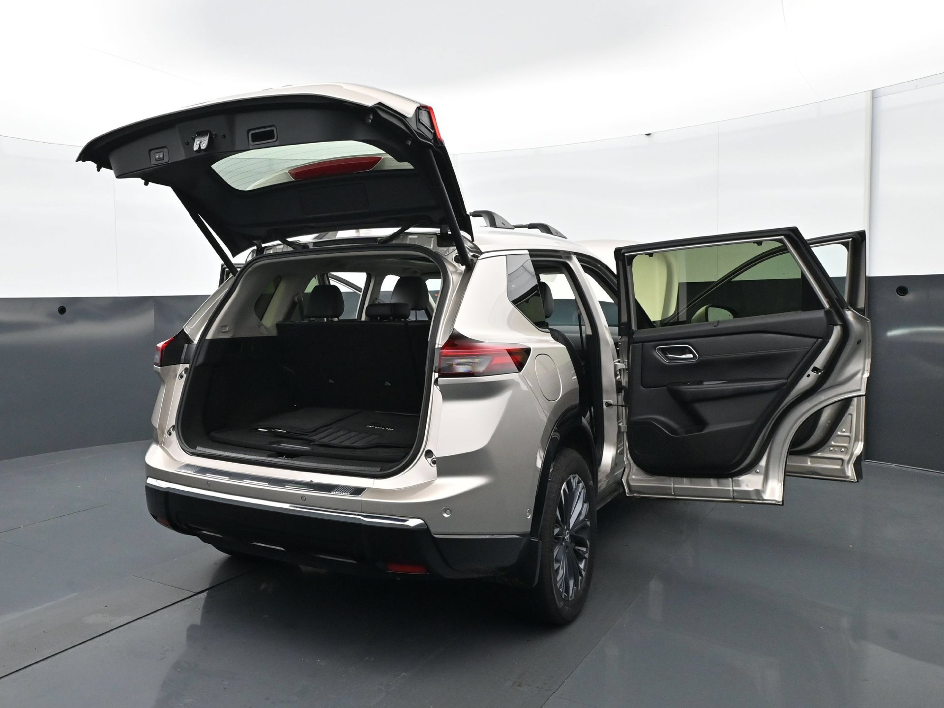 Used 2026 Nissan Rogue Platinum w/ Platinum Premium Package AWD/4WD image 35