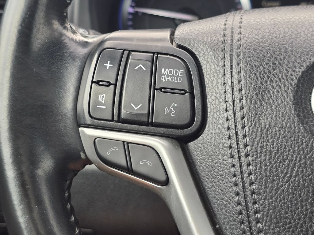 Used 2019 Toyota Highlander XLE FWD image 32