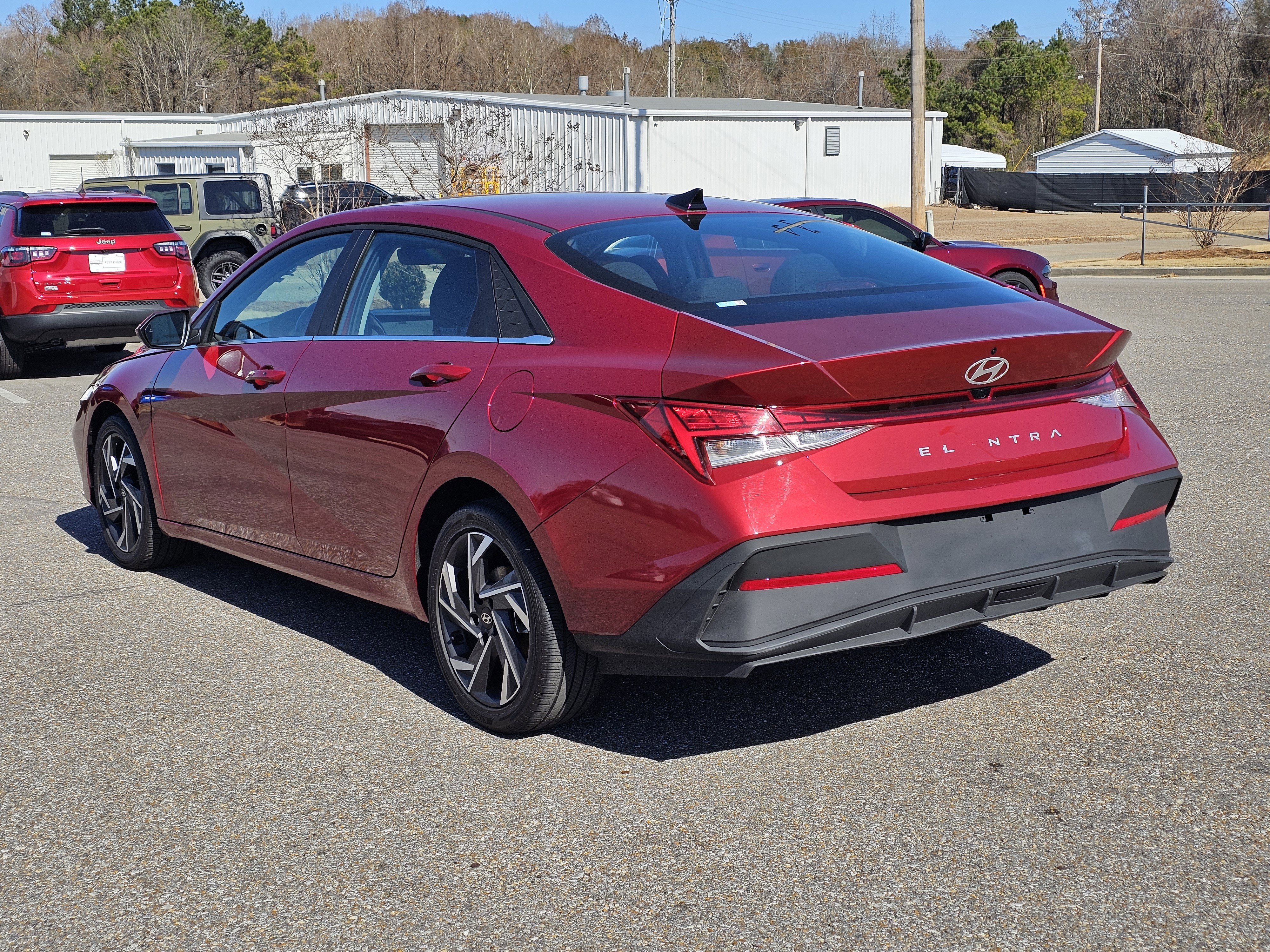 Used 2025 Hyundai Elantra SEL image 11