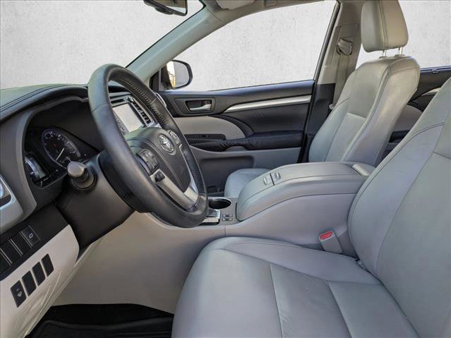Used 2015 Toyota Highlander XLE image 17