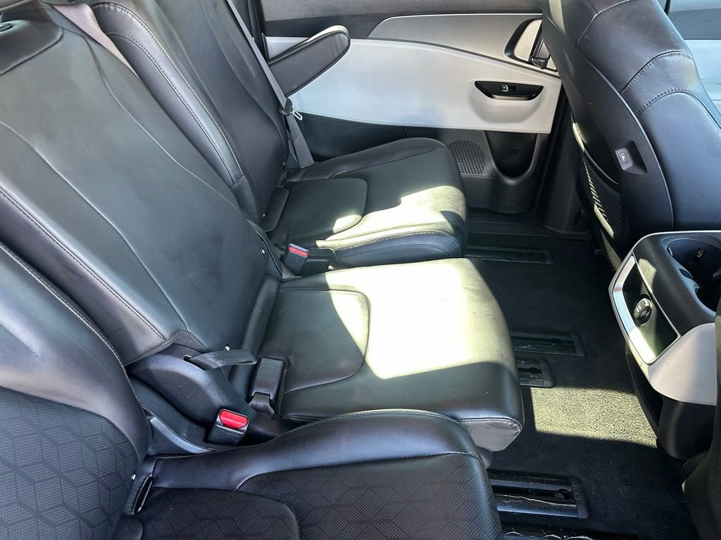 Used 2022 Kia Carnival LX image 17