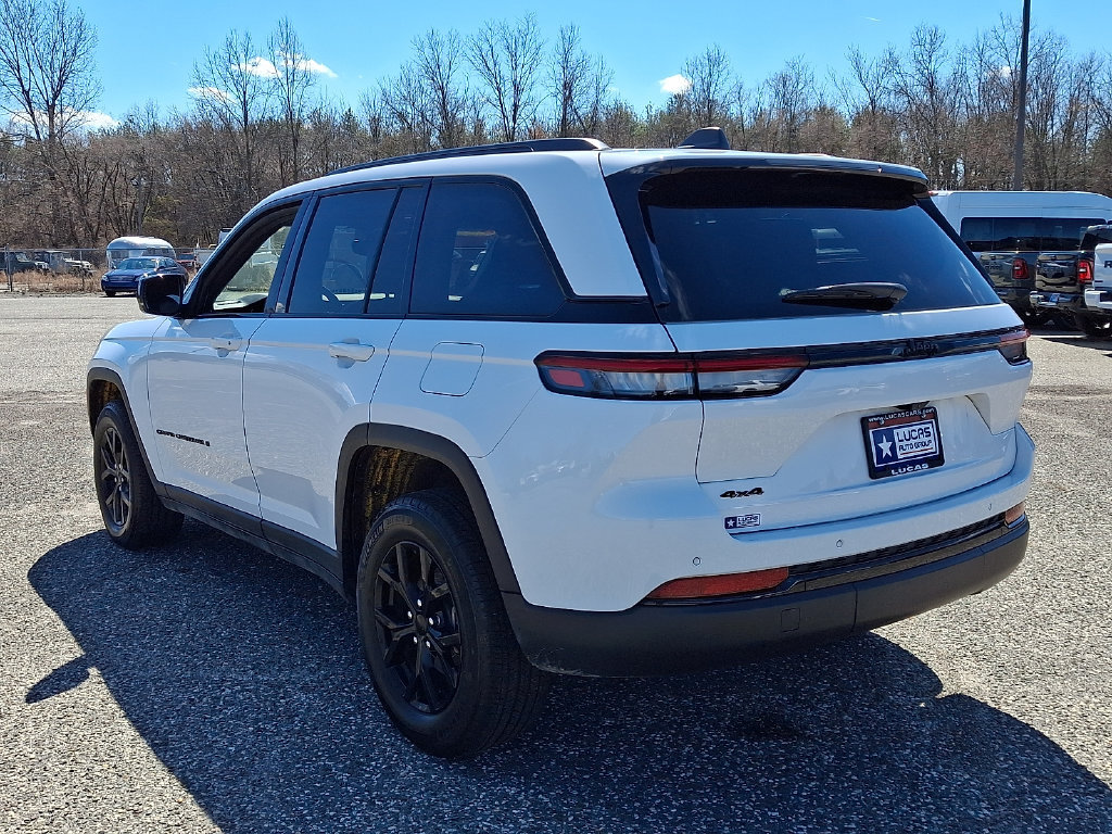 Certified 2024 Jeep Grand Cherokee Altitude AWD/4WD image 8