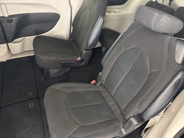 Used 2021 Chrysler Pacifica Touring w/ Cold Weather Group FWD image 29