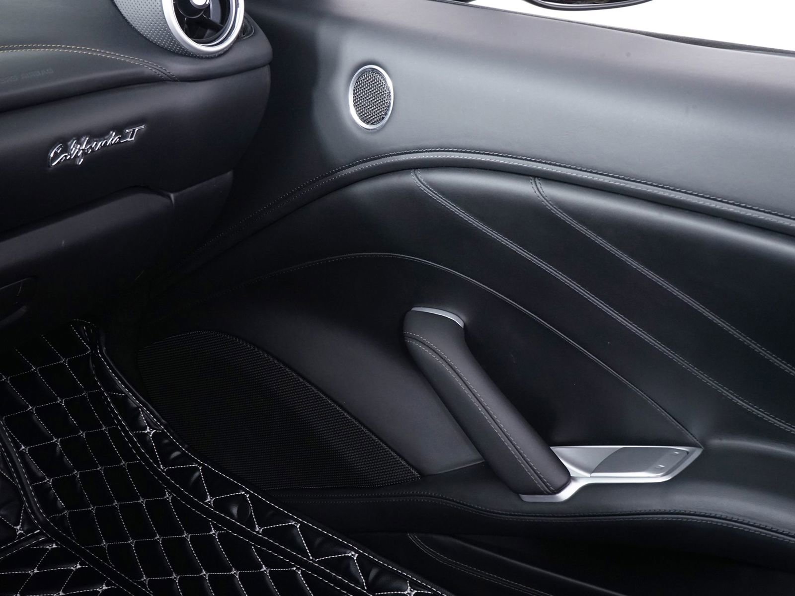 Used 2016 Ferrari California T image 25