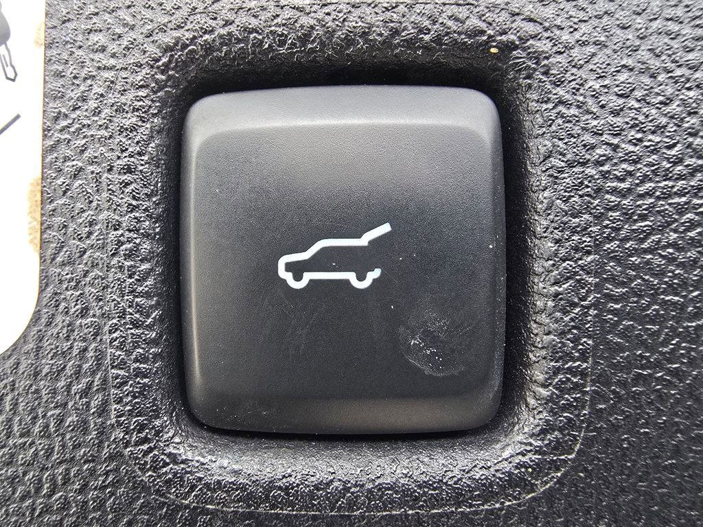 Used 2020 Ford Escape SEL image 16